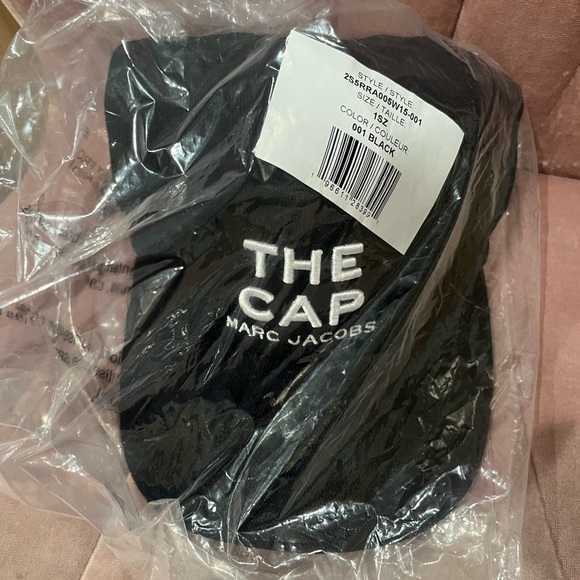 NWT MARC JACOBS THE Cap Logo hat Black white main image 4
